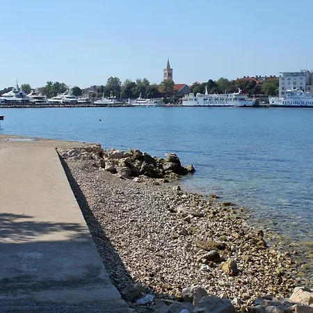 Apartament With Parking Space - 21919 Zadar