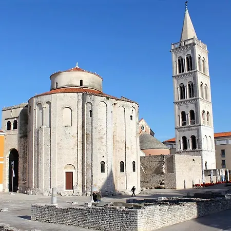 Apartament With Parking Space - 21919 Zadar