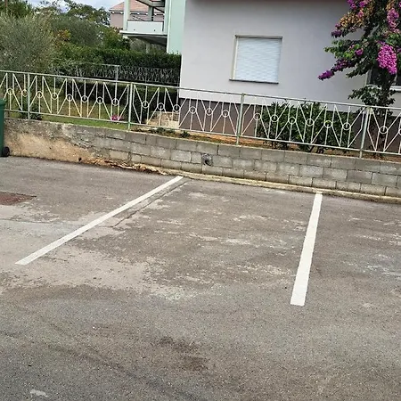 Apartamento With A Parking Space - 21919 Zadar