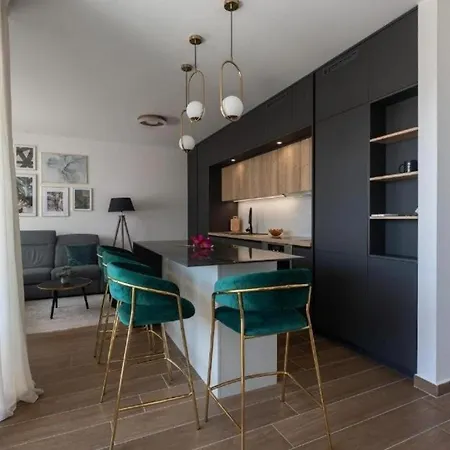 With Parking Space - 21919 扎达尔