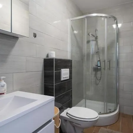 With A Parking Space - 21919 شقة *