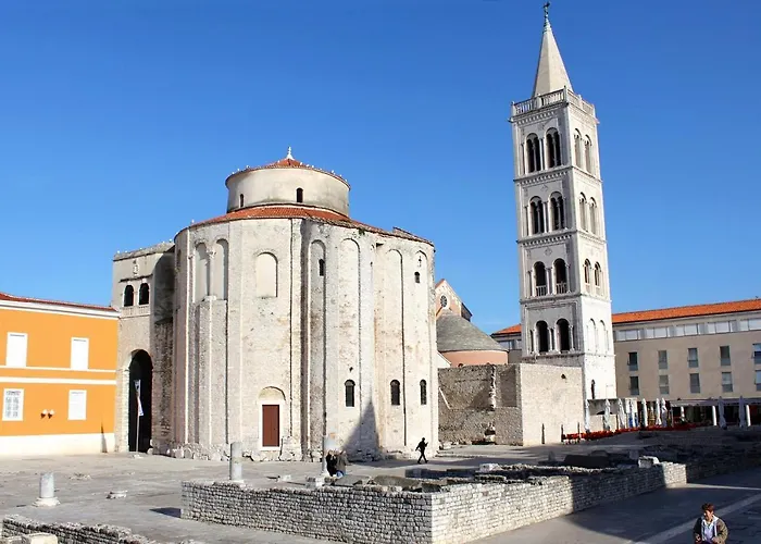 Apartament With Parking Space - 21919 Zadar